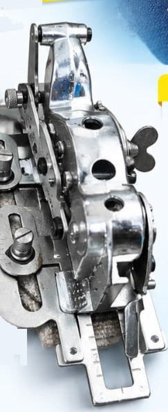 Auto buttonholer attachment for industrial sewing machine