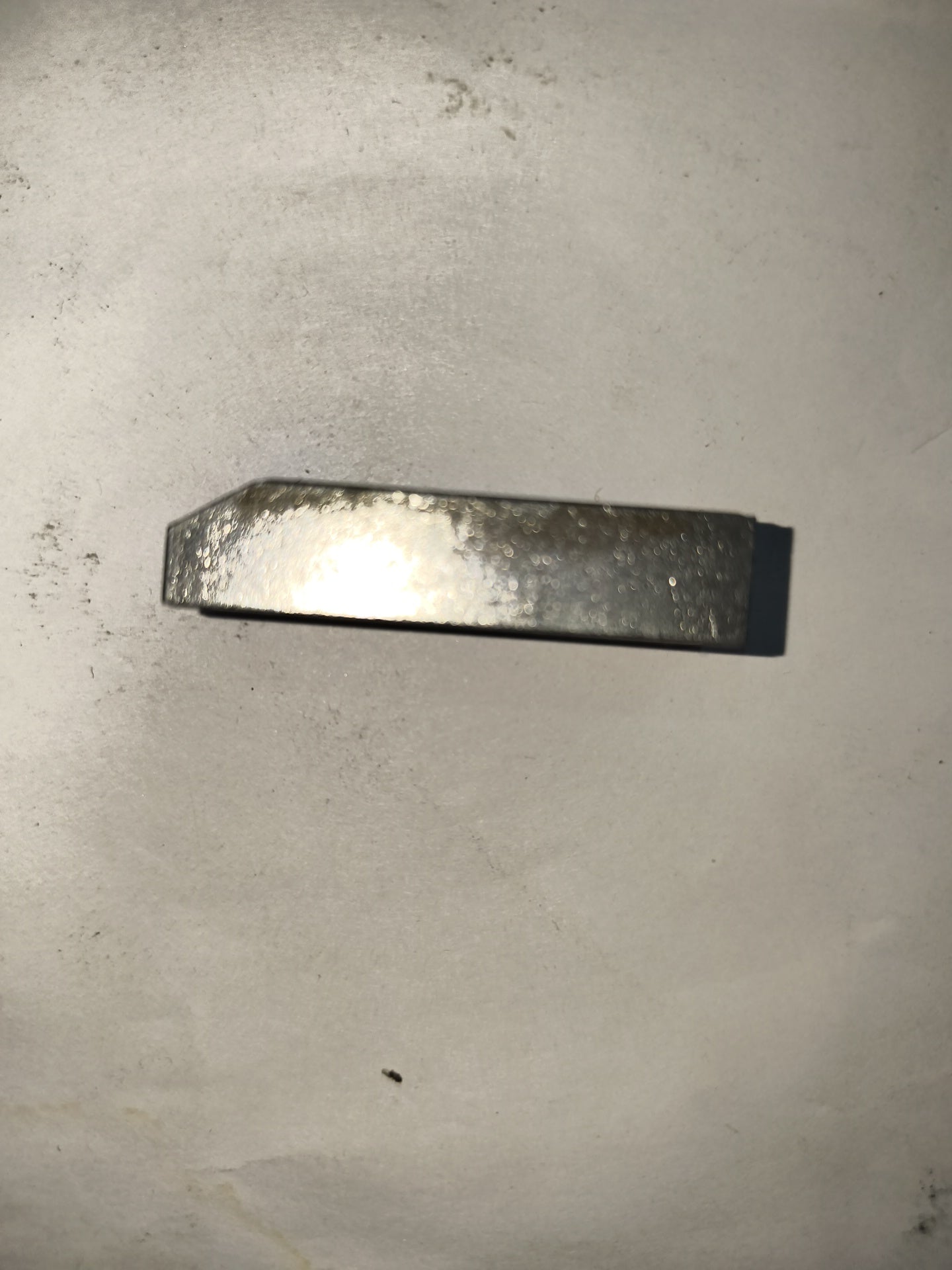 Rail for link stud high speed