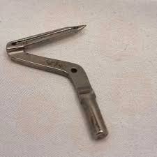 lower looper (757 5 thread overlock)