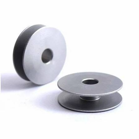 Bobbin button hole
