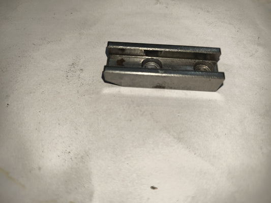 Rail for link stud high speed