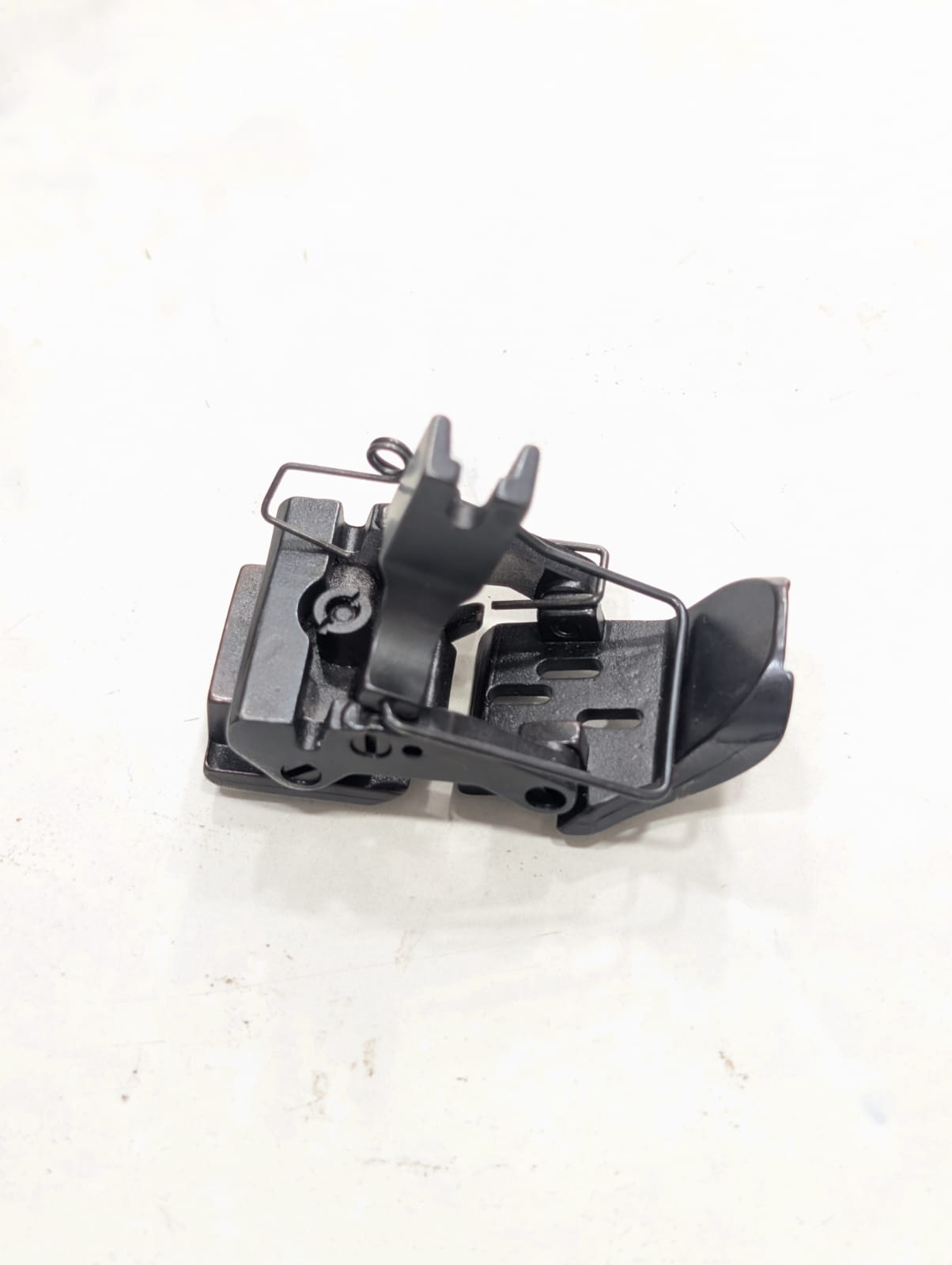 Elastic machine presser foot