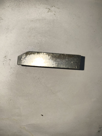 Rail for link stud high speed