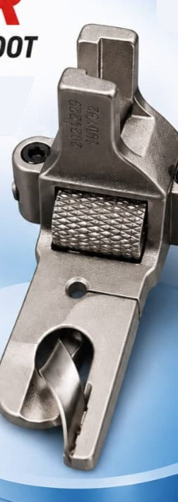 Roller hemmer folder presser foot with knurled roller